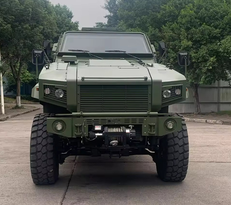 Veicolo blindato militare da 830 kg a motore da 800 cc con pista da 1500 mm