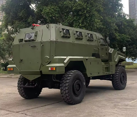 Veicolo blindato militare da 830 kg a motore da 800 cc con pista da 1500 mm