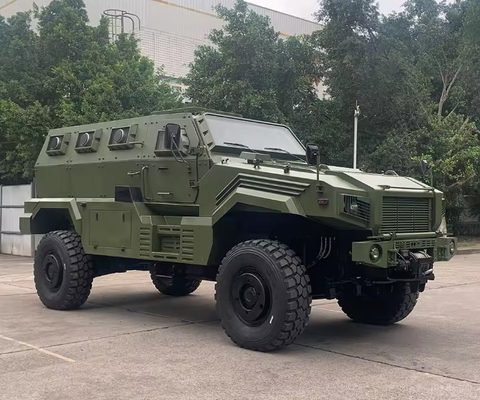 Veicoli blindati militari con equipaggio e passeggeri in acciaio