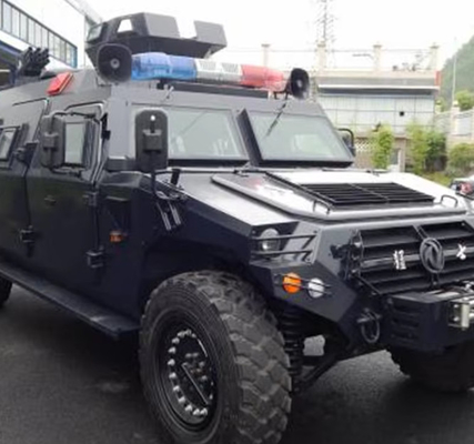Veicoli blindati militari a 60 km/h con tripla assicurazione