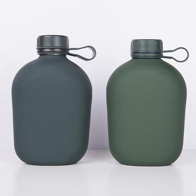 Studenti di formazione in campeggio bottiglia d'acqua corpo in alluminio con rivestimento in gomma finitura opaca con sacchetto a spalla strisce