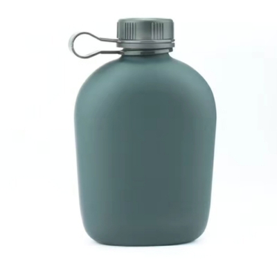 Studenti di formazione in campeggio bottiglia d'acqua corpo in alluminio con rivestimento in gomma finitura opaca con sacchetto a spalla strisce