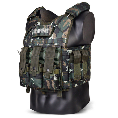 Esempio di giubbotto a prova di proiettile tattico militare con chiusura a bottone per indossare comodamente