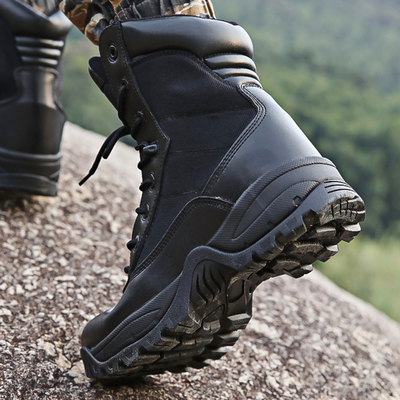 Boots tattici da combattimento costruiti per resistere alle esigenze delle operazioni di combattimento e tattiche