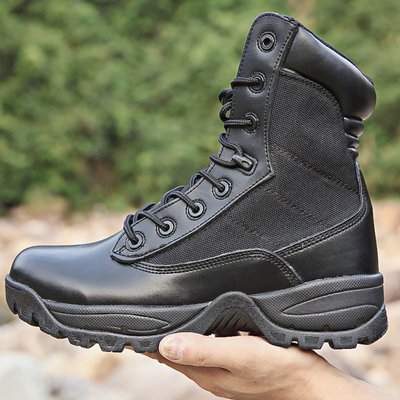 Boots tattici da combattimento costruiti per resistere alle esigenze delle operazioni di combattimento e tattiche