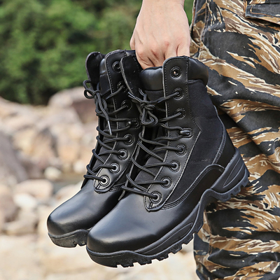 Boots tattici da combattimento costruiti per resistere alle esigenze delle operazioni di combattimento e tattiche