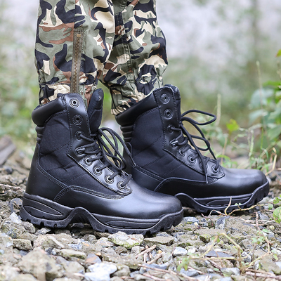 Boots tattici da combattimento costruiti per resistere alle esigenze delle operazioni di combattimento e tattiche