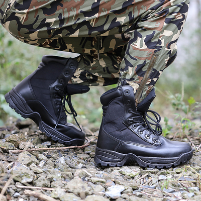 Boots tattici da combattimento costruiti per resistere alle esigenze delle operazioni di combattimento e tattiche