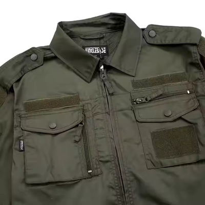Uniforme da combattimento tattico da campeggio.